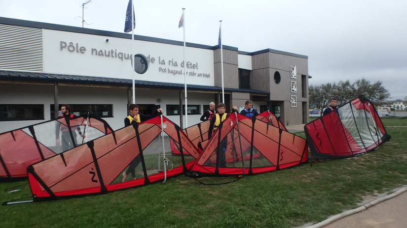 Stage de planche à voile : les CAP 1 apprivoisent le vent