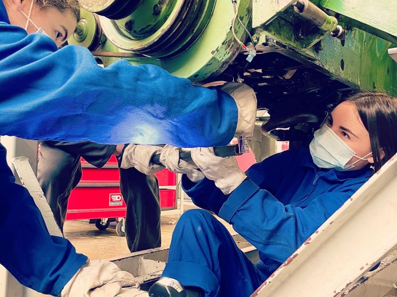 Les métiers de la mer attirent de plus en plus de femmes