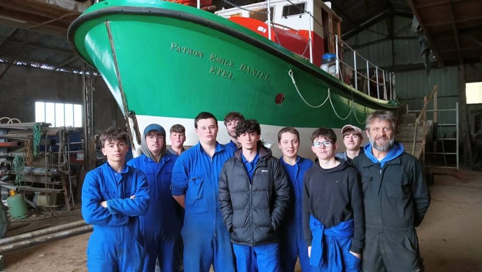 La classe de CAP1 visite le chantier naval du Magouer