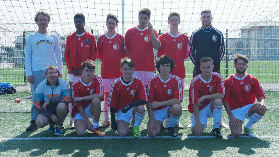 L'équipe de foot du lycée, deuxième au tournoi des lycées maritimes !