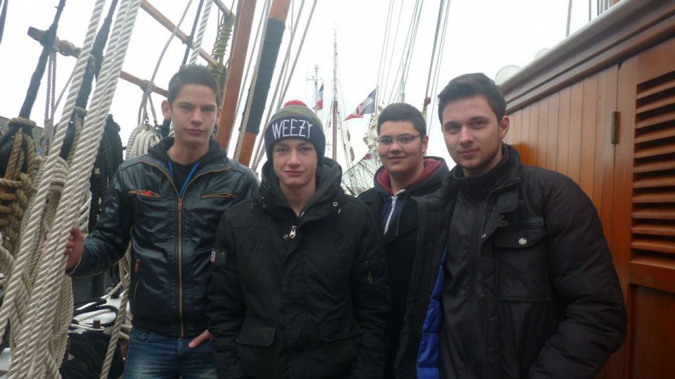 Des élèves du lycée maritime conviés à un embarquement à bord des navires écoles de la Marine Nationale