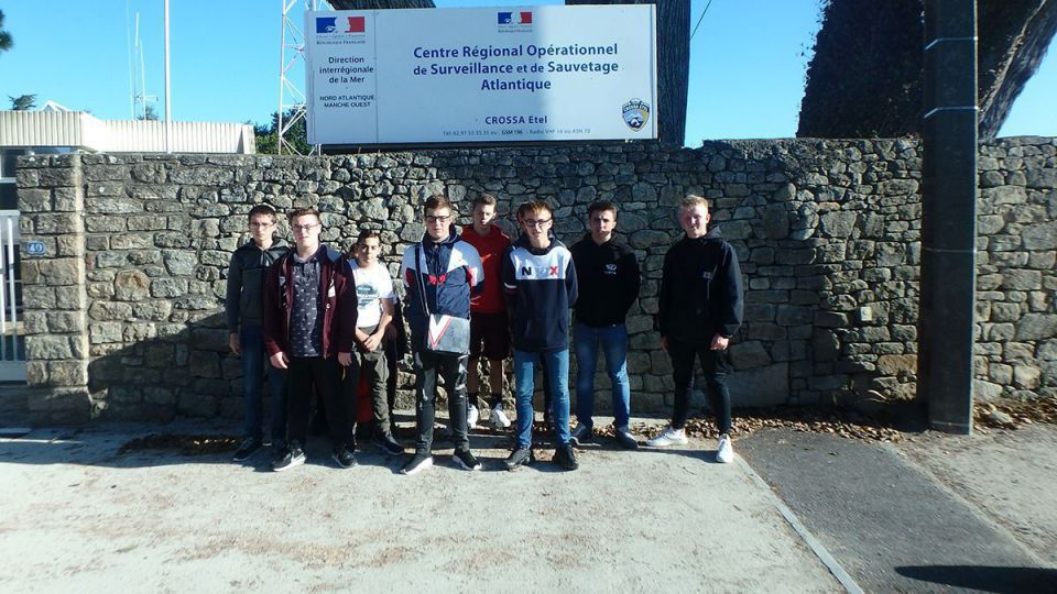 La Classe de CAP Matelot 1ère année visite le CROSSA d’Etel