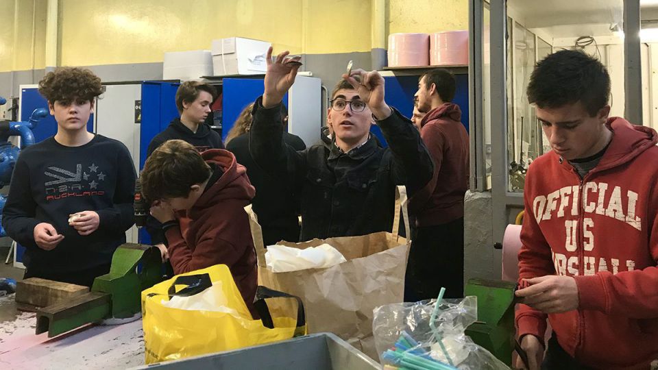 Les bateaux Pop Pop se préparent en coulisse