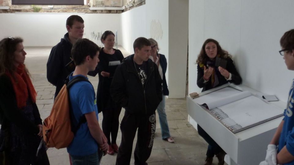 Les élèves de 1ères cultures marines du lycée maritime visitent l’exposition « Des Vues » de Mathilde Seguin