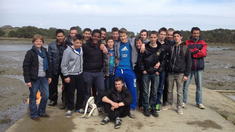 Des élèves de 2nde bac pro aquaculture du lycée agricole de Château-Gontier en étude au lycée