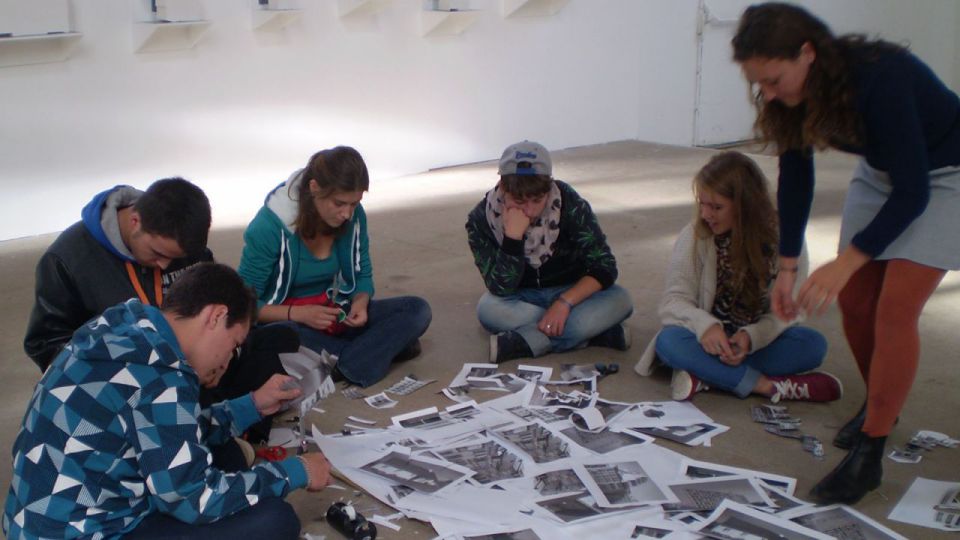 Visite de l'exposition « Des vues » pour la classe de CAP2