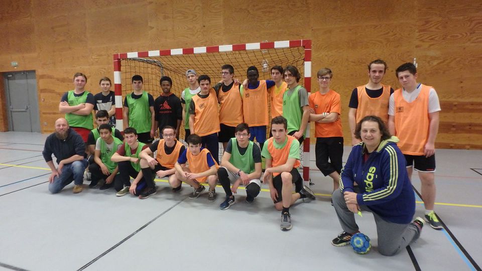 Rencontre sportive entre les deux lycées professionnels d’Étel : Lycée Professionnel Maritime aquacole versus Lycée Émile James