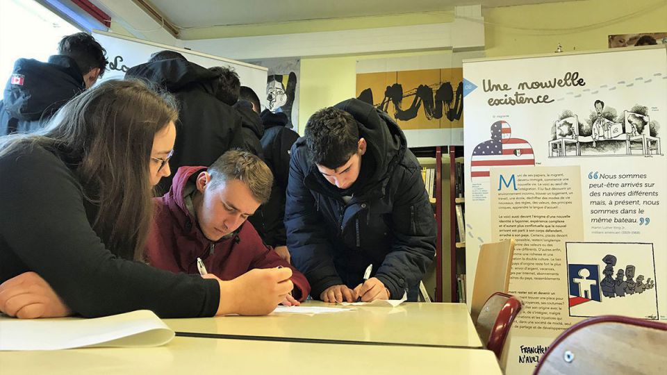 « Tous migrants » : le dessin de presse s’invite au lycée maritime